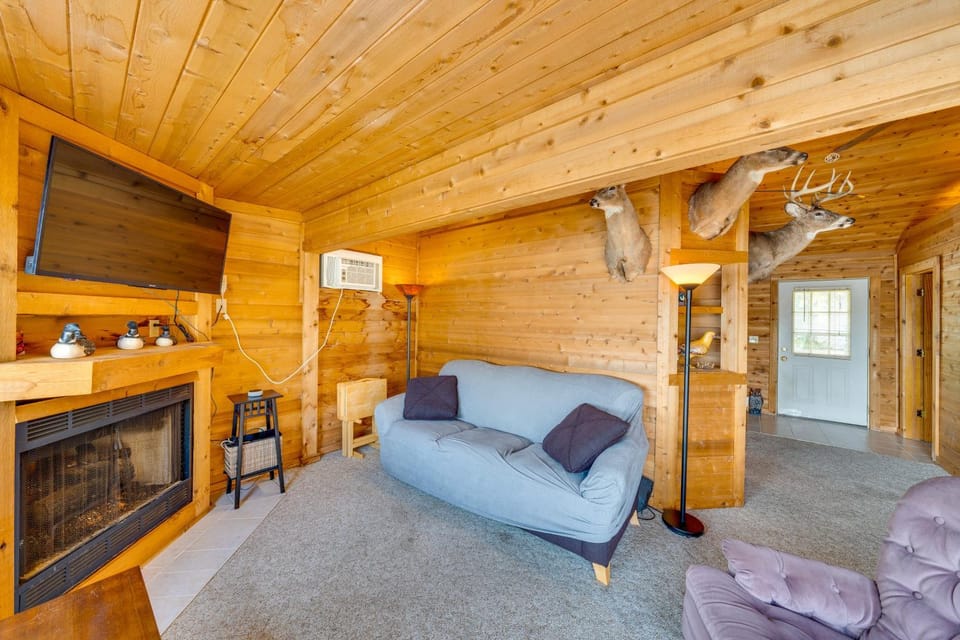 Lakefront Wisconsin Escape w/ Boat Dock & Kayaks! House in Okauchee Lake