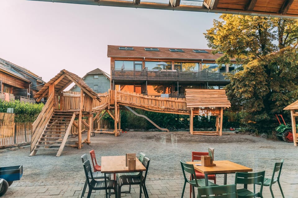 Restaurant/places to eat, Children play ground