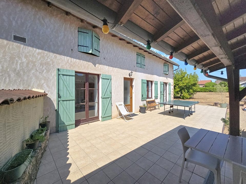 Family House With Garden For 8 At Prety House in Bourgogne-Franche-Comté