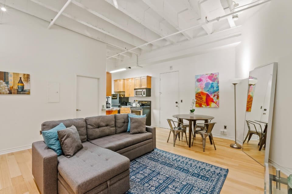 Rooftop Pool & City Views! Long-Term Dtwn LA Stay House in Los Angeles