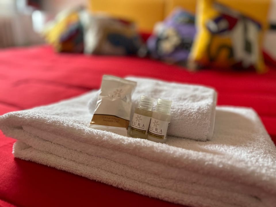 Bed, Photo of the whole room, Bedroom, towels