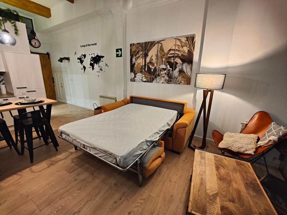 Bed, Living room