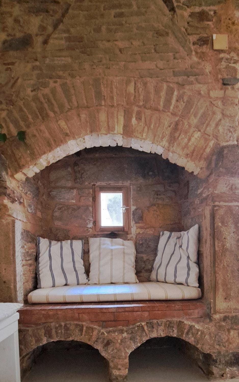 THE GARDEN OF CHIOS House in Decentralized Administration of the Aegean