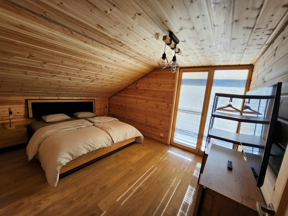 Photo of the whole room, Bedroom