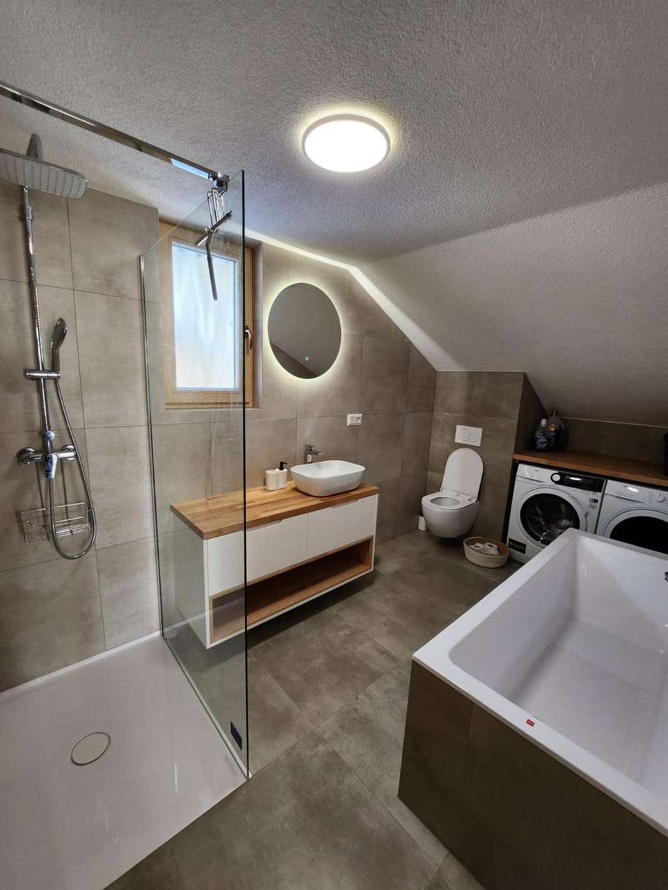 Shower, Toilet, Bathroom, Bath, washing machine, dryer