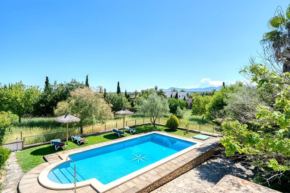 Off site, Garden, Swimming pool