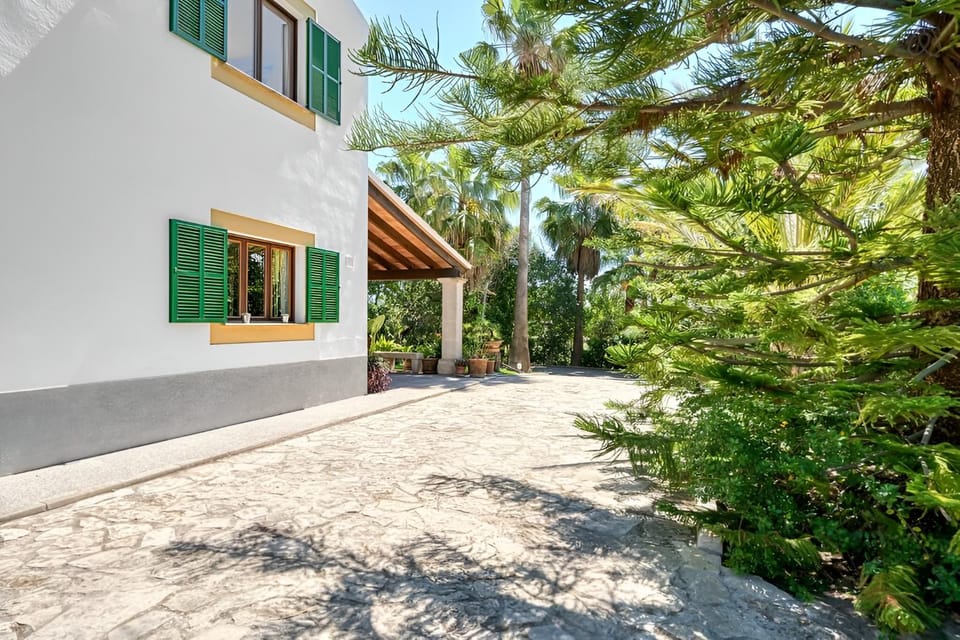 Property building, Off site, Garden, Balcony/Terrace
