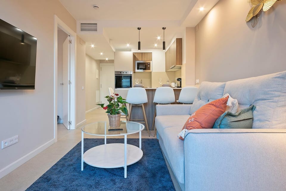 TV and multimedia, Living room, Seating area, Dining area