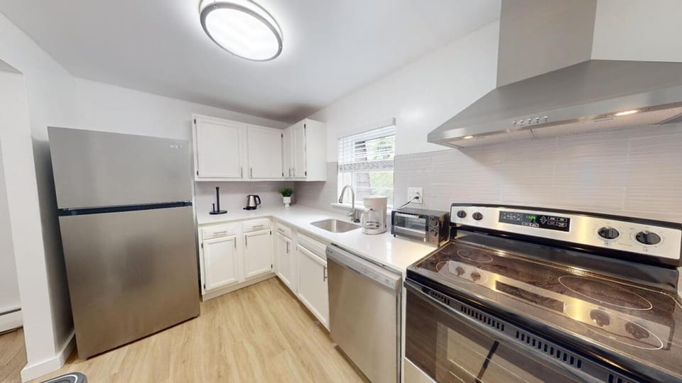 pb 824 Furnished 2br Pool Gym Parking pb Apartment in Delaware