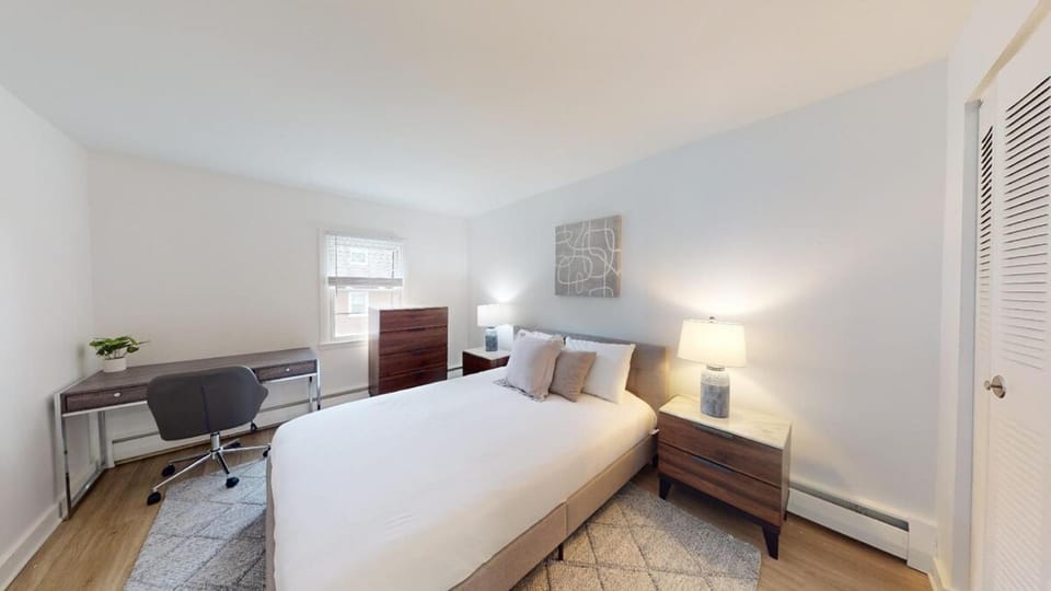 pb 824 Furnished 2br Pool Gym Parking pb Apartment in Delaware