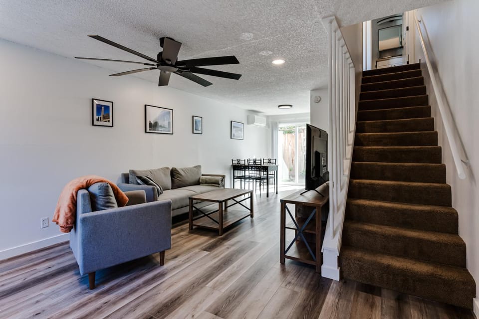 Living room, Seating area, fireplace