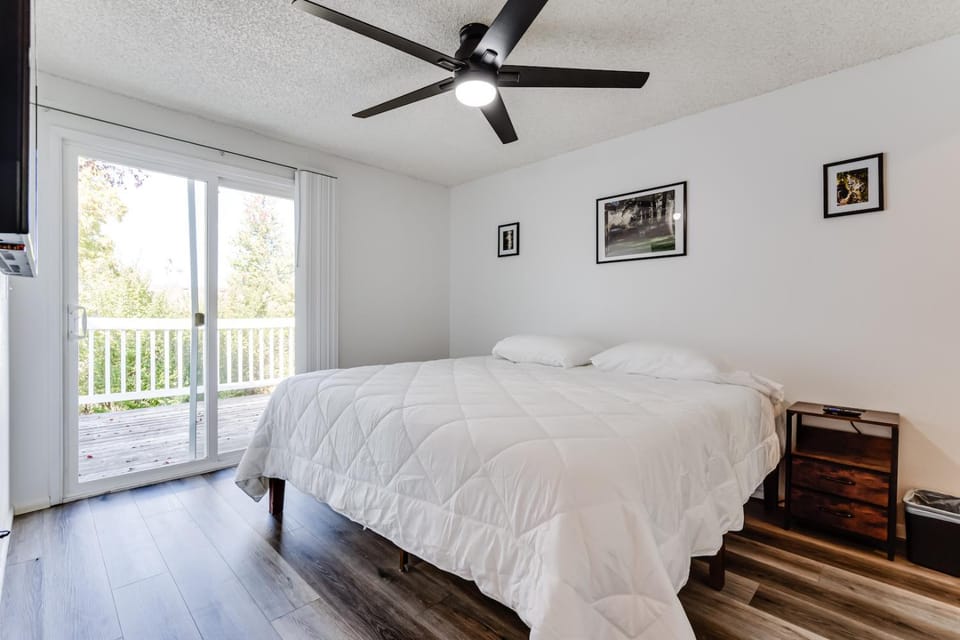 Bed, Photo of the whole room, Bedroom, fireplace