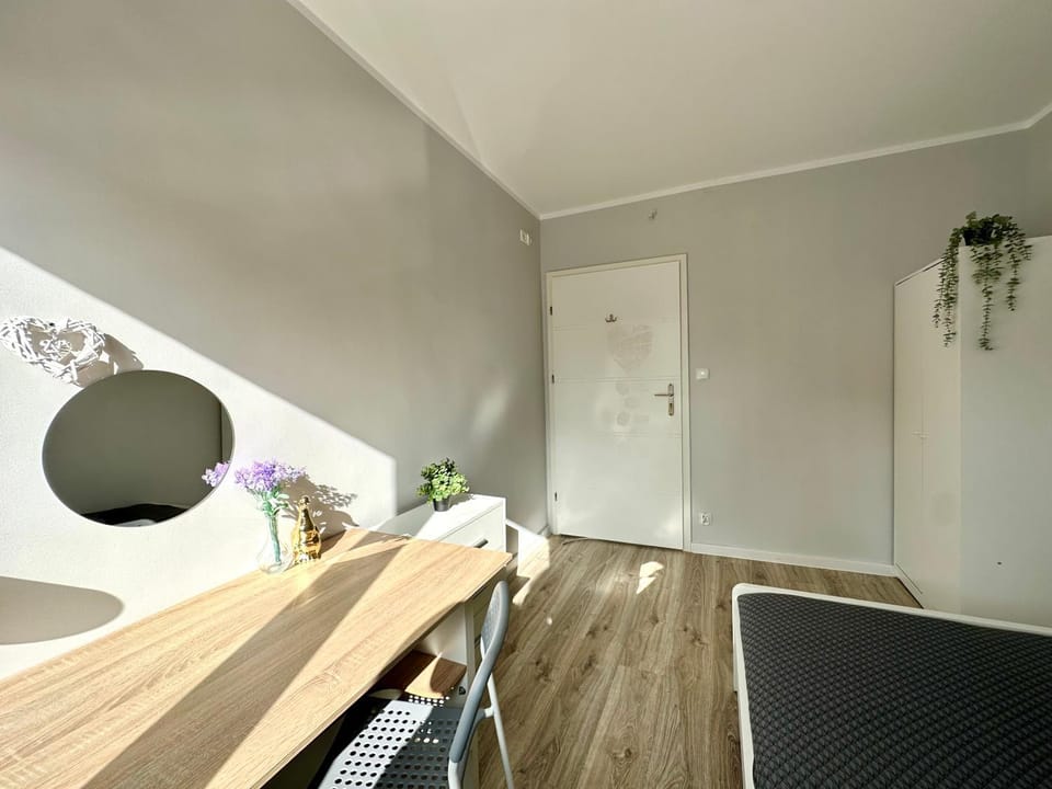 hair dresser, wardrobe