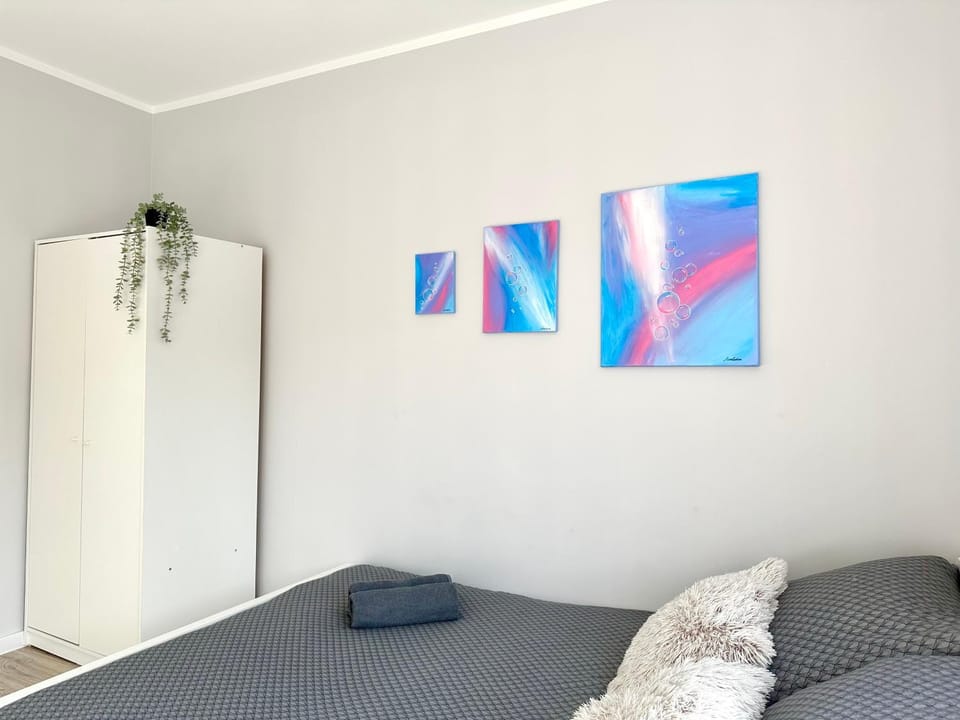 Bed, Photo of the whole room, wardrobe
