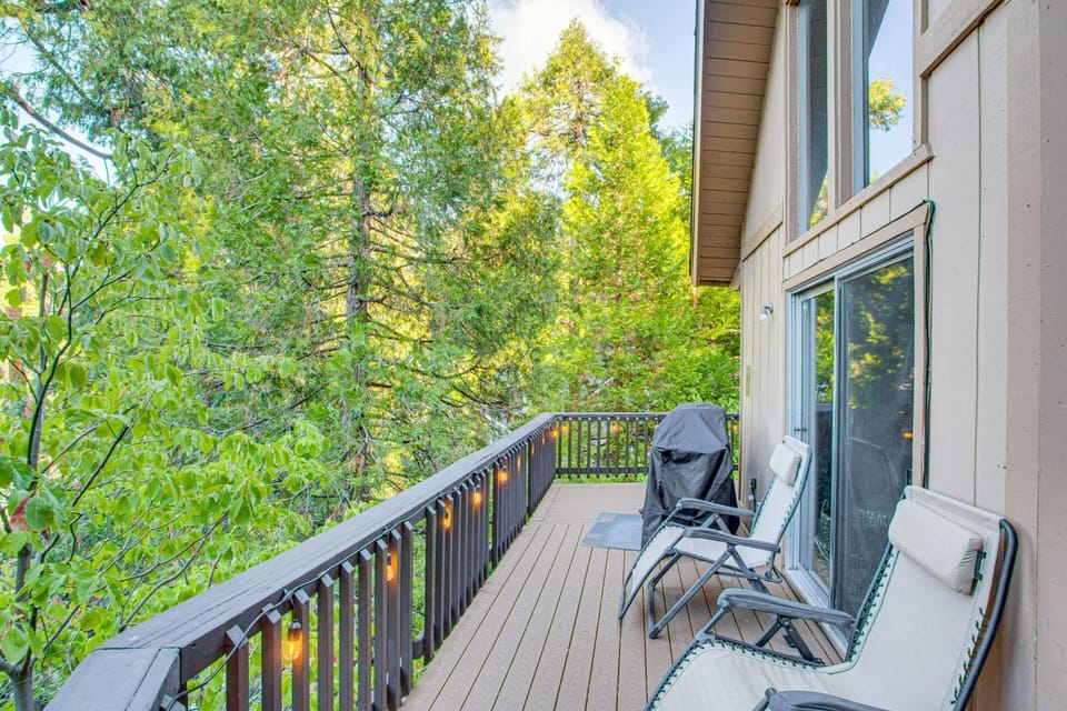 1 Mi to Lake Arrowhead Village! Cabin w/ Game Room Cabin in Lake Arrowhead