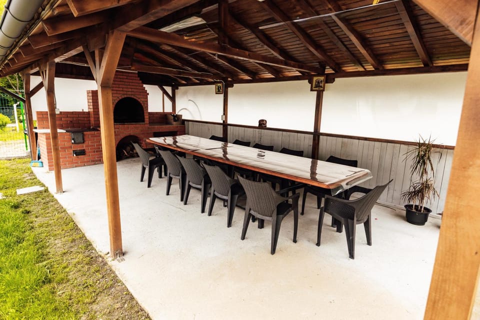 Patio, Day, Dining area