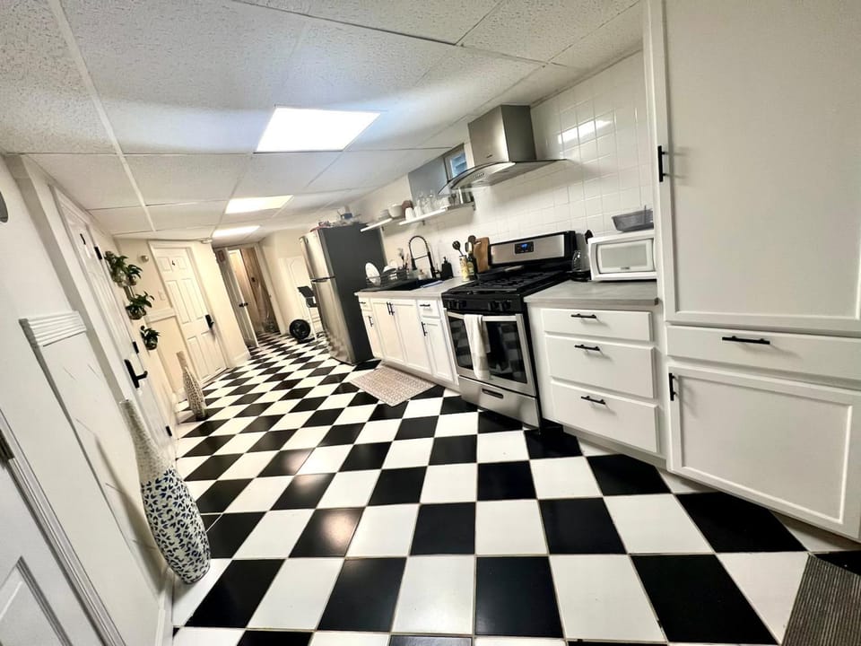 Kitchen or kitchenette, pet friendly, stove