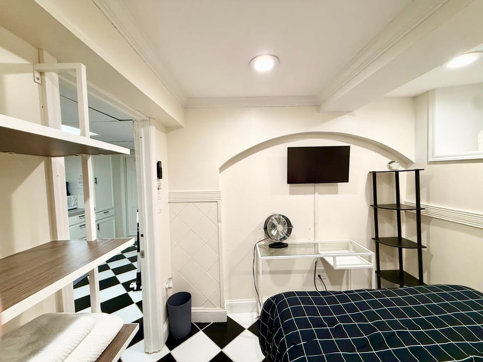 TV and multimedia, towels, air conditioner