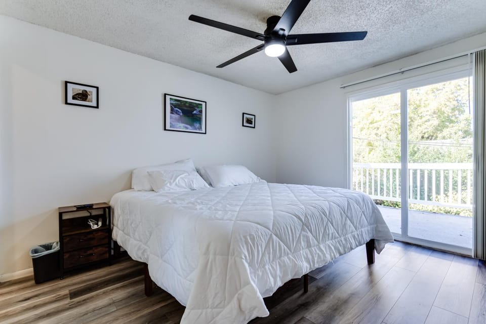 Bed, Photo of the whole room, Bedroom, fireplace