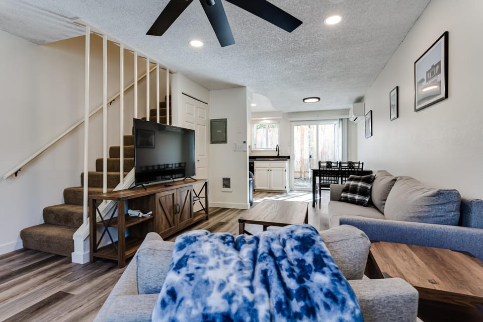 TV and multimedia, Living room, Evening entertainment, fireplace