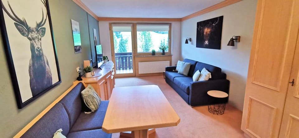 TV and multimedia, Living room, Dining area