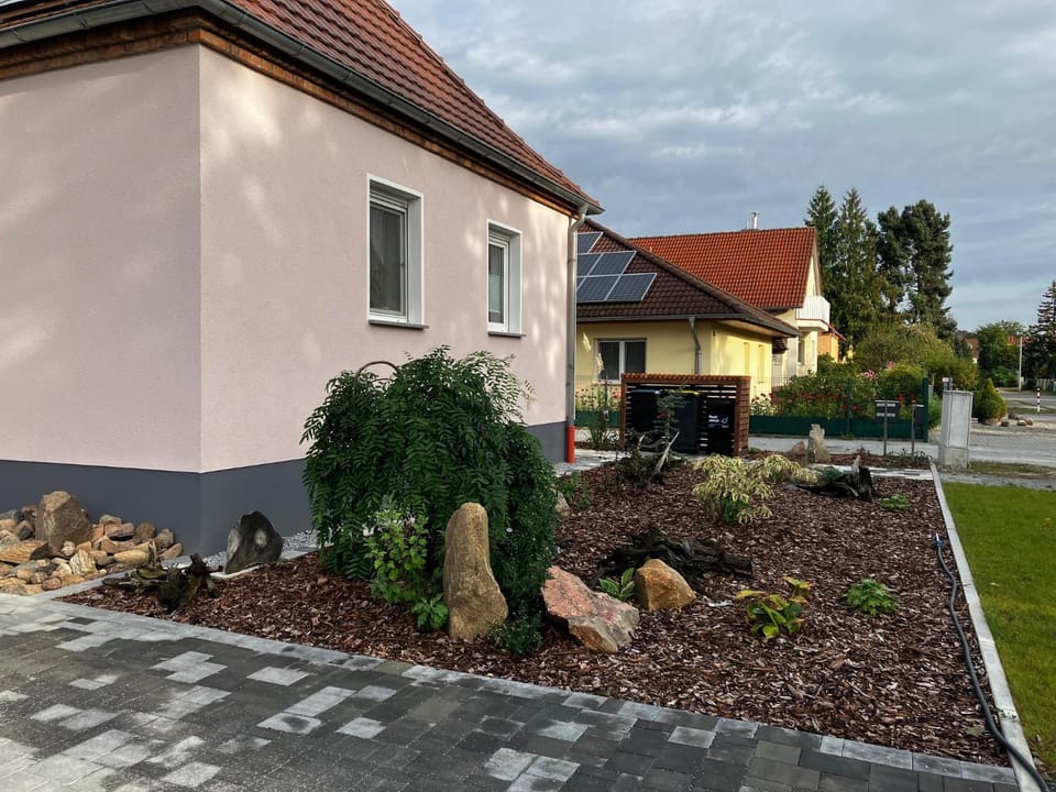 Property building, Spring, Day, Garden, Garden, Garden view