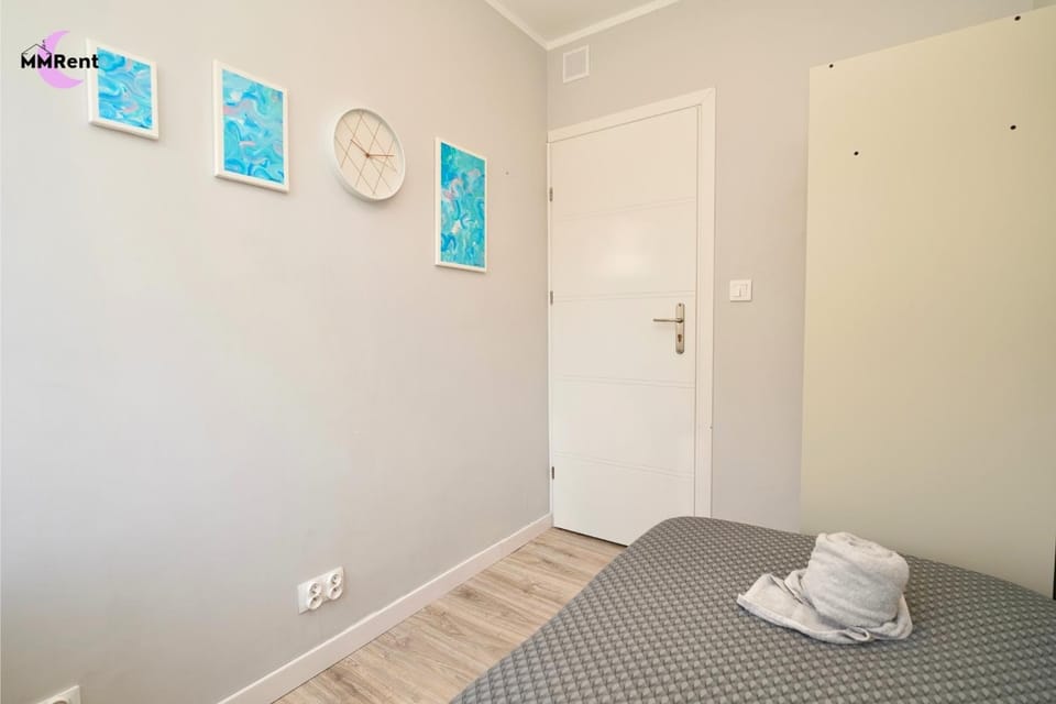 Bed, Photo of the whole room, furniture, towels, wardrobe