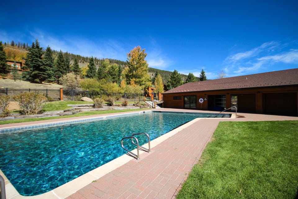 Tennis Townhomes 1323 by SummitCove Lodging House in Keystone