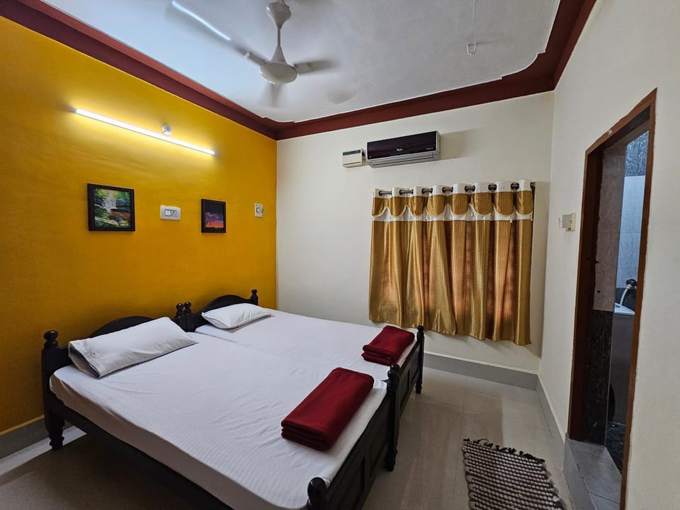 Bed, Photo of the whole room, Bedroom