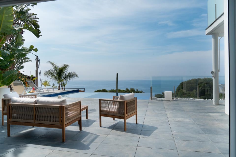 Natural landscape, View (from property/room), Balcony/Terrace, Pool view, Sea view, Swimming pool
