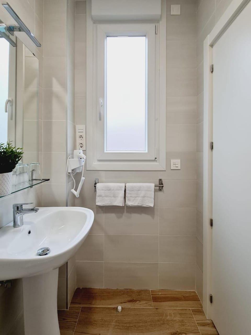 Bathroom, towels