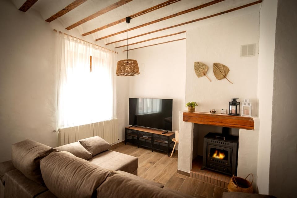 Communal lounge/ TV room, Living room, flat iron