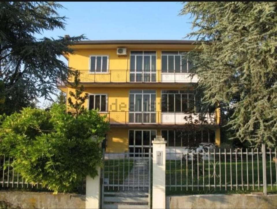Property building, Day, Garden, View (from property/room), Balcony/Terrace, Garden view, Landmark view