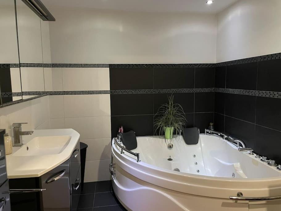 Hot Tub, Bathroom, Bath