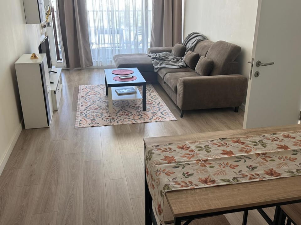 Apartamentul Familiei 2 langa Aeroport Otopeni Apartment in Romania