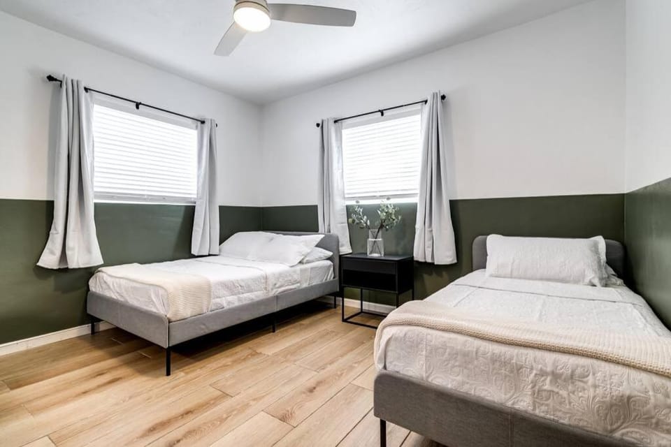 Miami Airport 2-bedroom unit with speedy Wi-Fi Virg8 Apartment in Miami Springs