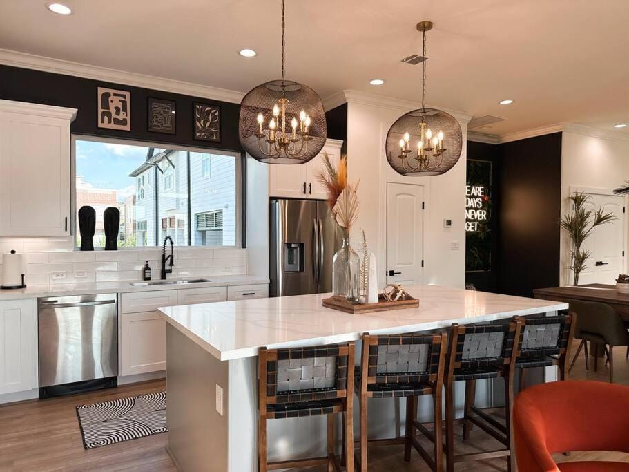 Kitchen or kitchenette, Kitchen or kitchenette, Seating area, Dining area, dishwasher, oven