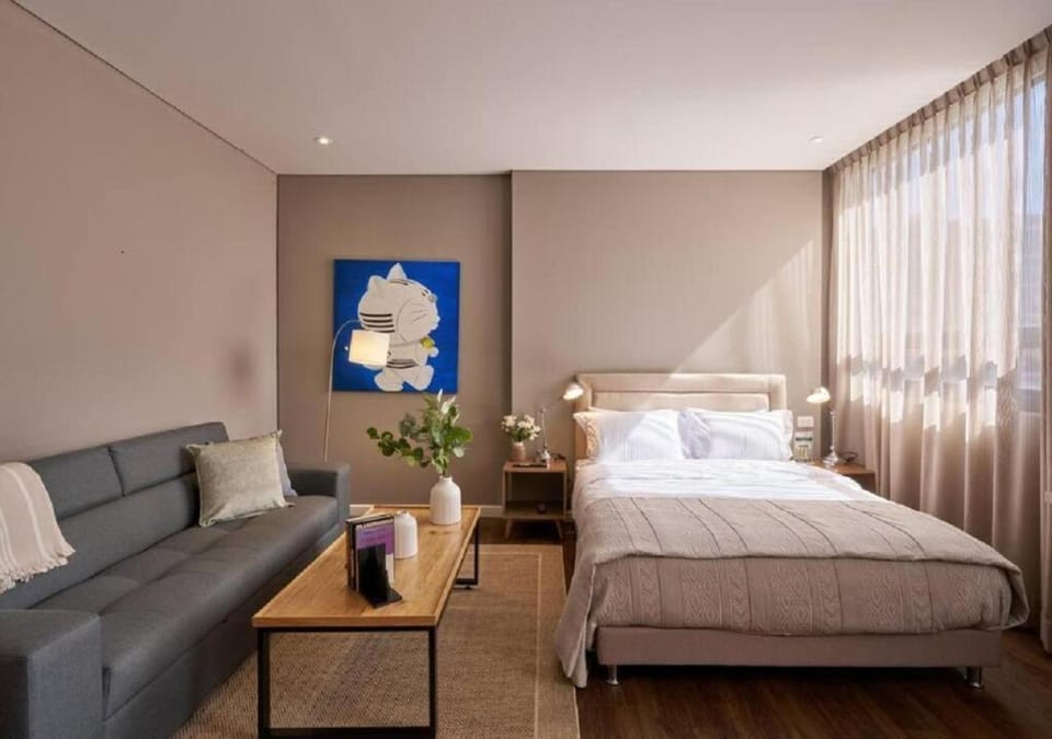 Bed, TV and multimedia, Living room, Seating area, Bedroom