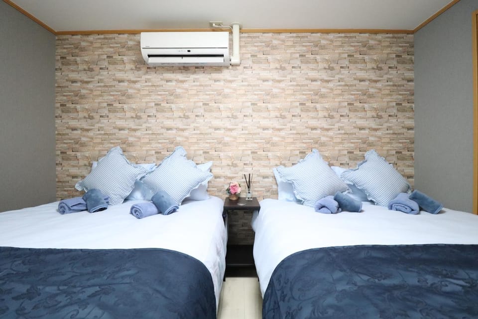Bed, Bedroom, air conditioner