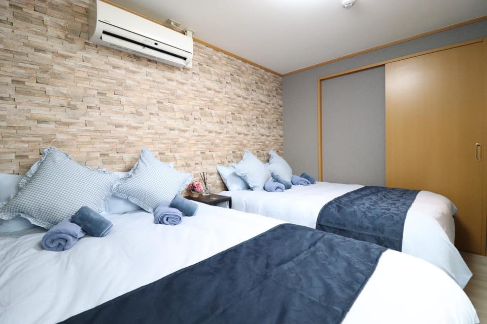 Bed, Bedroom, air conditioner