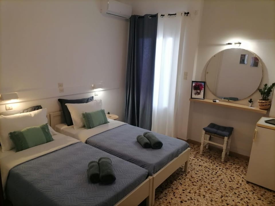 Icarus Rooms Hotel in Paros