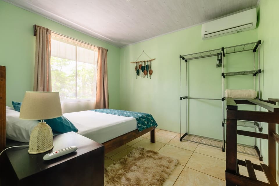 Bed, Photo of the whole room, Bedroom, air conditioner