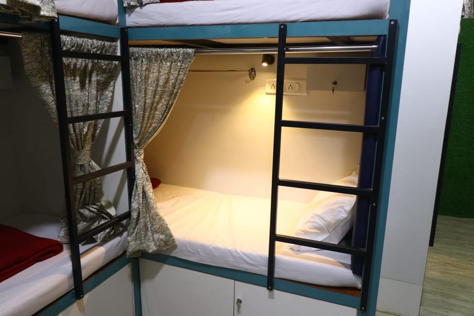 Bedroom, bunk bed