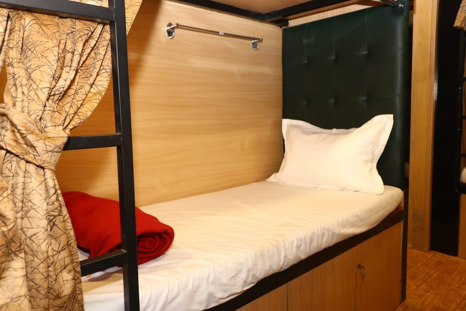 Bedroom, bunk bed
