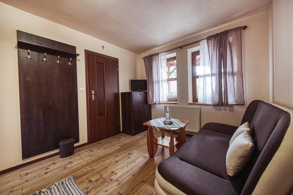 Photo of the whole room, Seating area