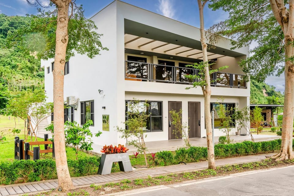 Property building, Spring, Day, Garden, Garden view