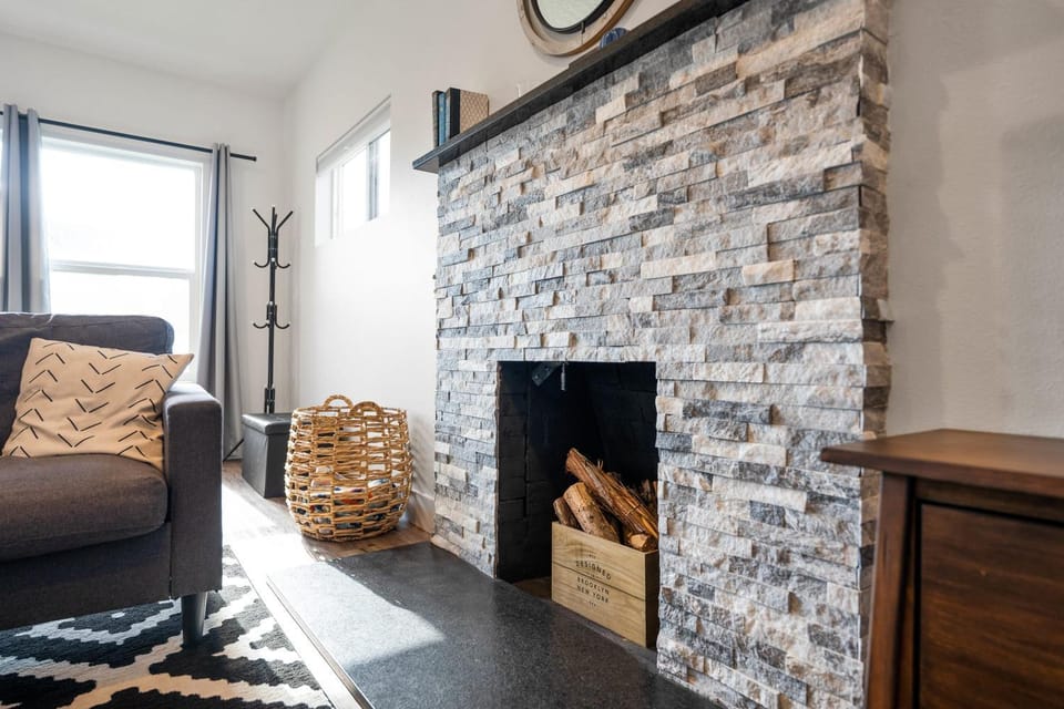 Big House Mins To DT Big Groups Well Stocked House in Spokane