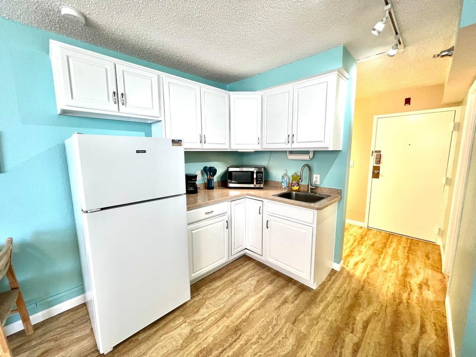 Kitchen or kitchenette, kitchen