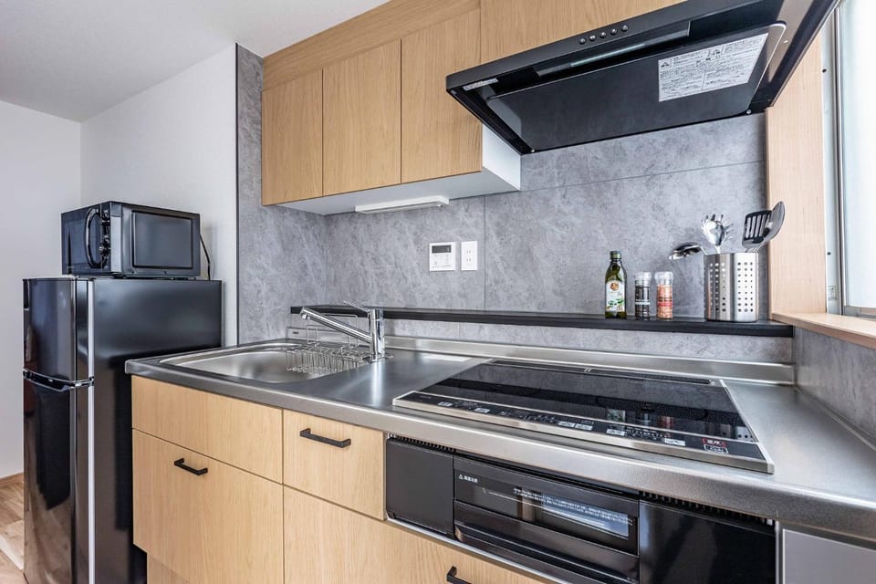 Kitchen or kitchenette, minibar, stove