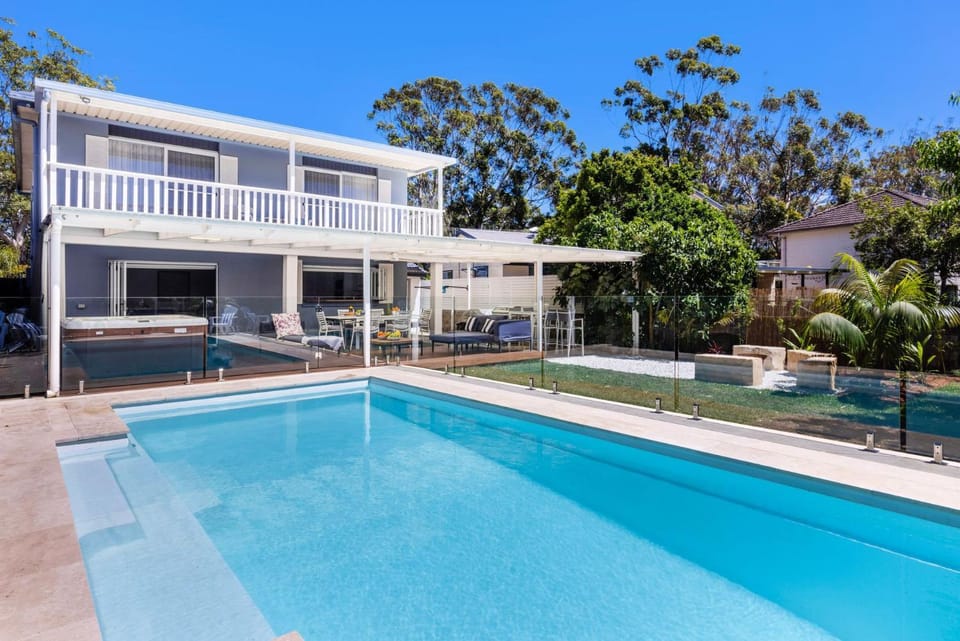 35 South - Pet Friendly Beach House with Pool, Spa House in Huskisson